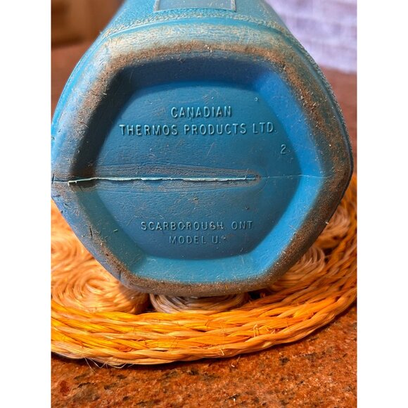 Vintage 70’s Blue Thermos Made in Canada - Picture 4 of 6